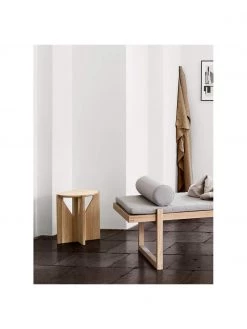 Kristina Dam Beistelltisch Future aus Eichenholz, Ø 36 x H 42 cm 8 Kristina Dam Beistelltisch Future aus Eichenholz, Ø 36 x H 42 cm -Flur & Diele Verkäufe Beistelltisch Future aus Eichenholz 2