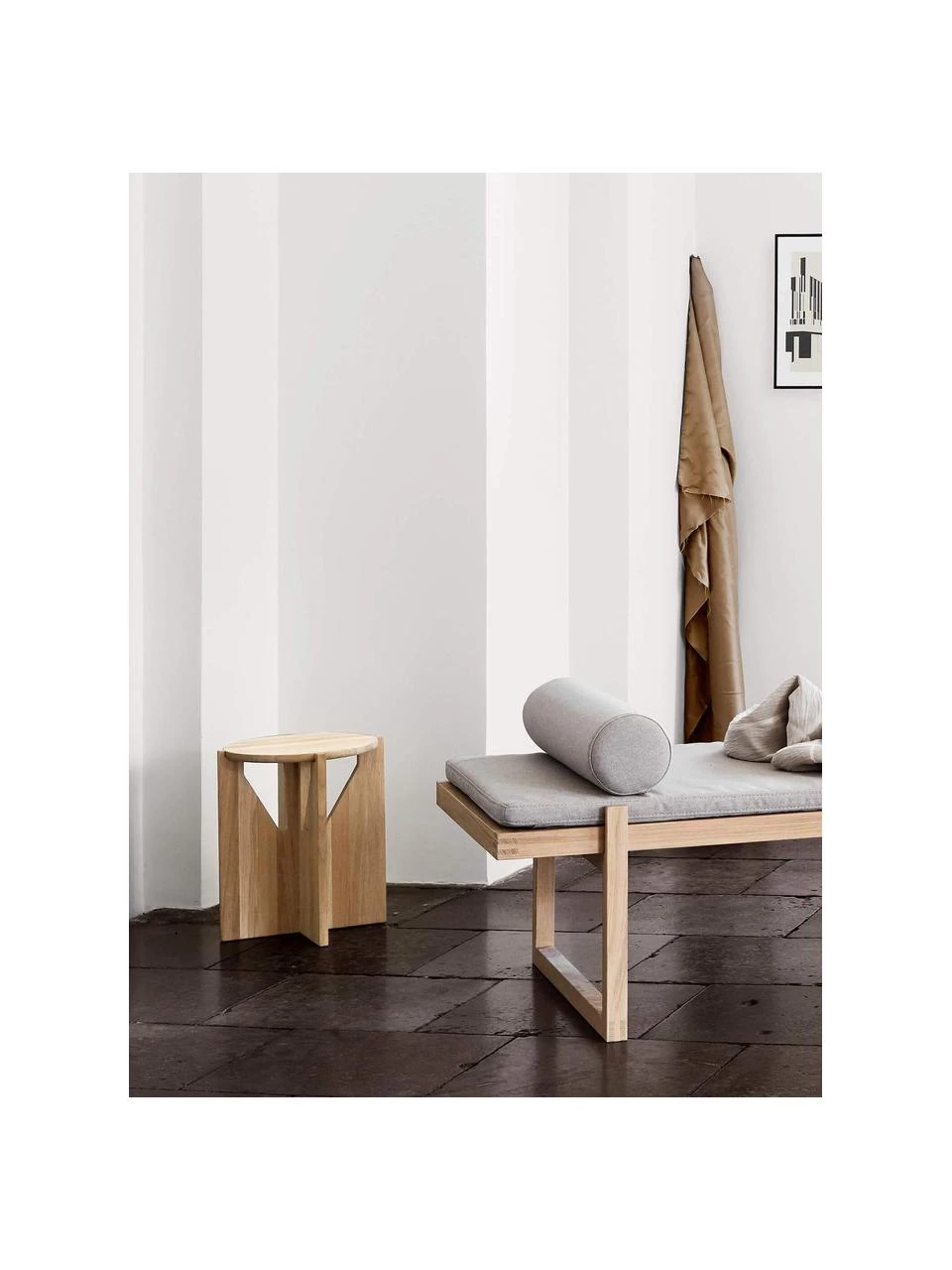 Kristina Dam Beistelltisch Future aus Eichenholz, Ø 36 x H 42 cm 3 Kristina Dam Beistelltisch Future aus Eichenholz, Ø 36 x H 42 cm – Bild 3