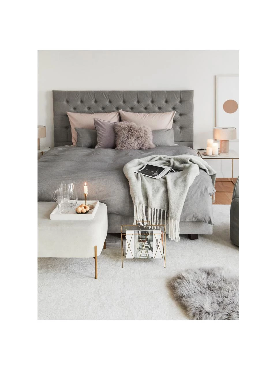 Westwing Collection Breiter Samt-Hocker Harper in Hellgrau, B 64 x H 44 cm 2 Westwing Collection Breiter Samt-Hocker Harper in Hellgrau, B 64 x H 44 cm – Bild 2