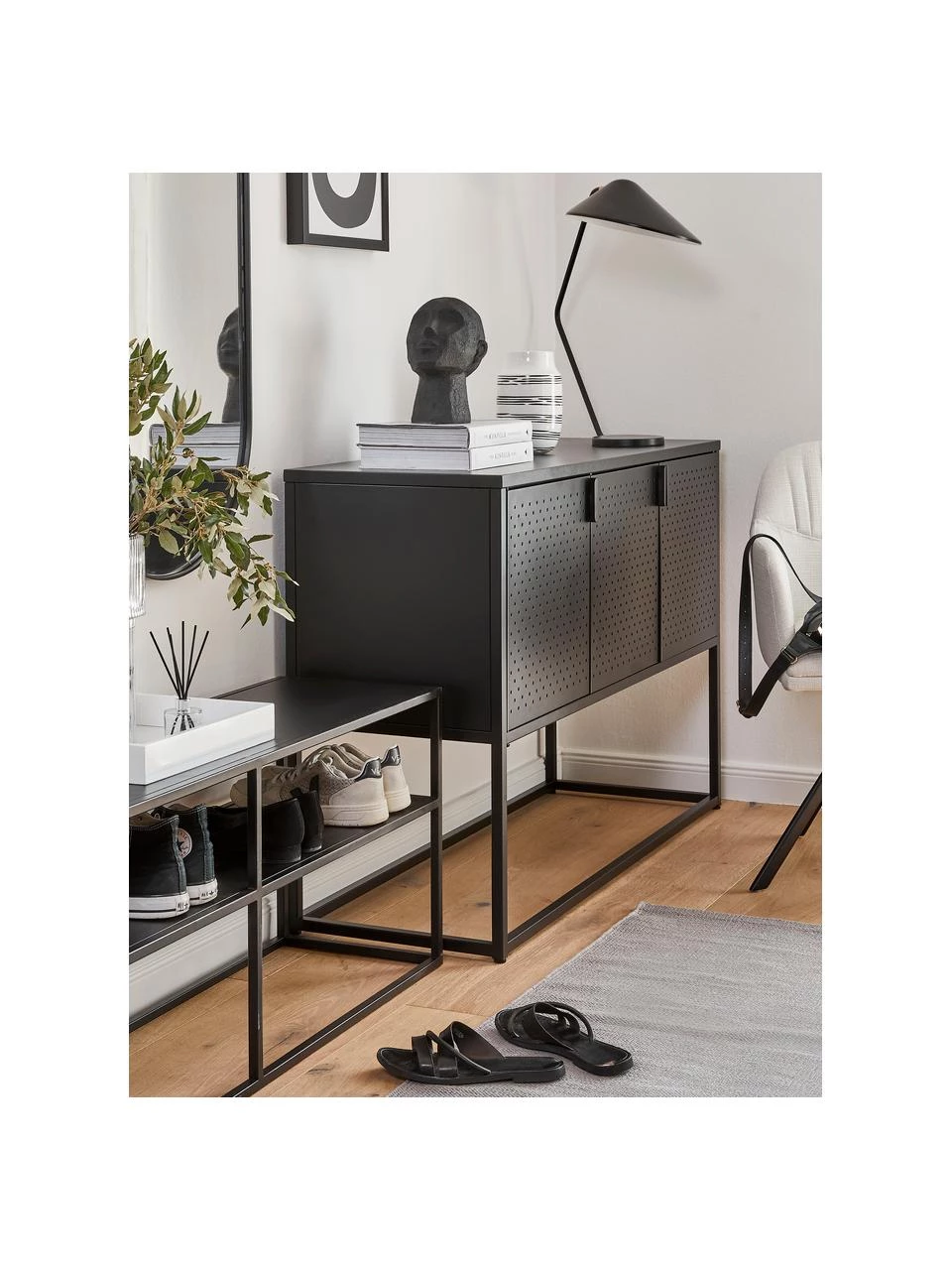Westwing Collection Metall-Sideboard Neptun mit Türen in Schwarz, B 120 x H 80 cmNur noch 1 Artikel verfügbar 2 Westwing Collection Metall-Sideboard Neptun mit Türen in Schwarz, B 120 x H 80 cmNur noch 1 Artikel verfügbar – Bild 2