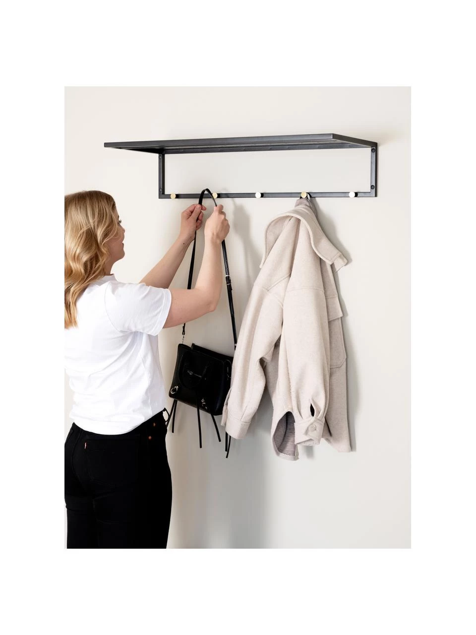 Rowico Metall-Wandgarderobe Malone in Schwarz, B 80 x H 17 cmNur noch 1 Artikel verfügbar 2 Rowico Metall-Wandgarderobe Malone in Schwarz, B 80 x H 17 cmNur noch 1 Artikel verfügbar – Bild 2