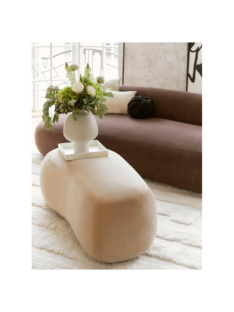 Westwing Collection Nierenförmiger Hocker Alba in Sandfarben, B 130 x T 62 cm 2 Westwing Collection Nierenförmiger Hocker Alba in Sandfarben, B 130 x T 62 cm – Bild 2