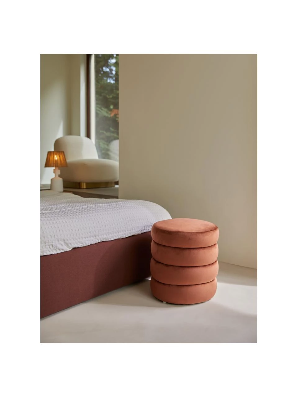 Westwing Collection Samt-Hocker Alto in Braun, Ø 42 x H 47 cm 2 Westwing Collection Samt-Hocker Alto in Braun, Ø 42 x H 47 cm – Bild 2