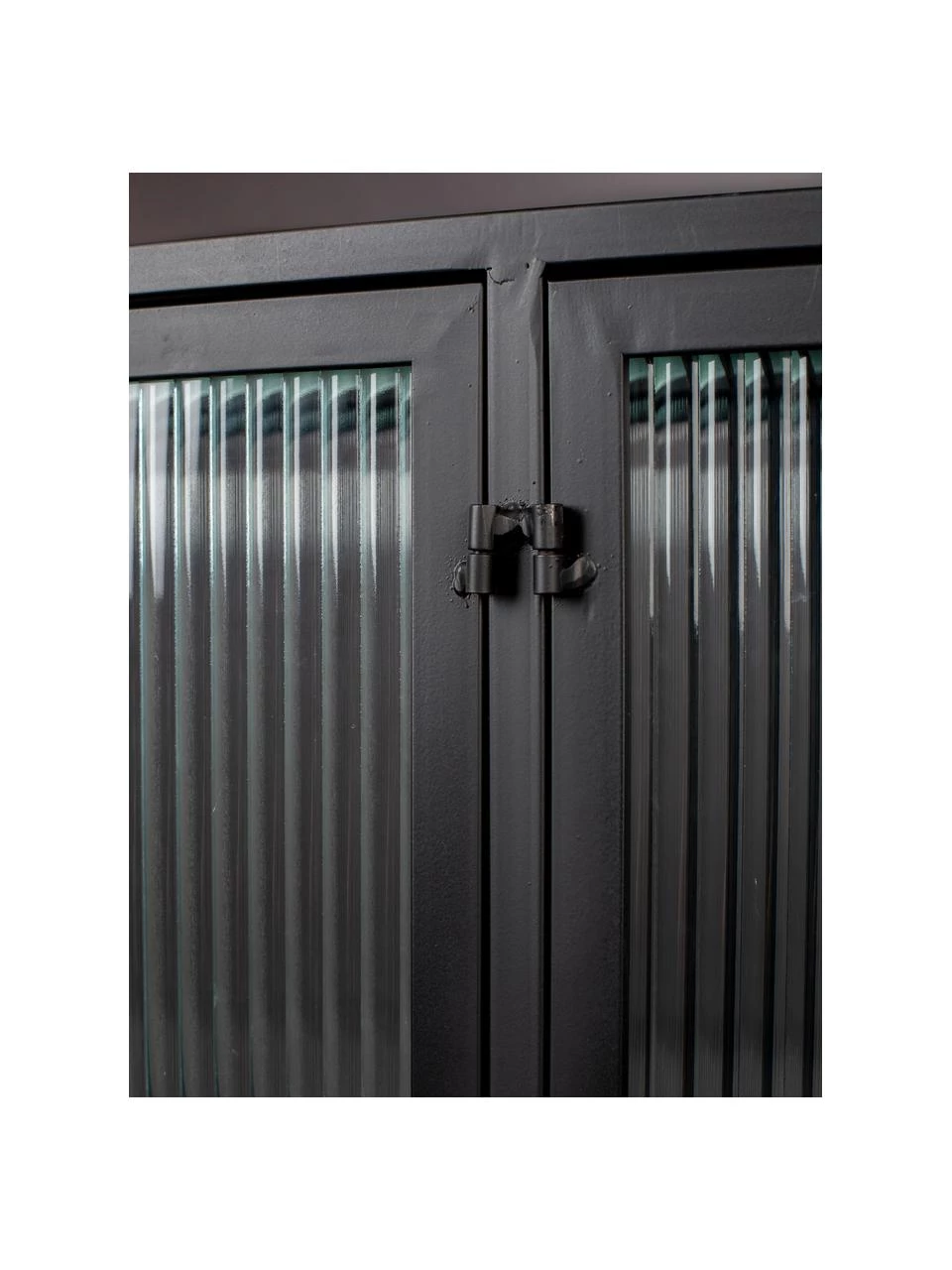 Dutchbone Schwarzes Sideboard Boli mit Rillenglas und Metallrahmen, B 150 x H 90 cm 6 Dutchbone Schwarzes Sideboard Boli mit Rillenglas und Metallrahmen, B 150 x H 90 cm – Bild 6